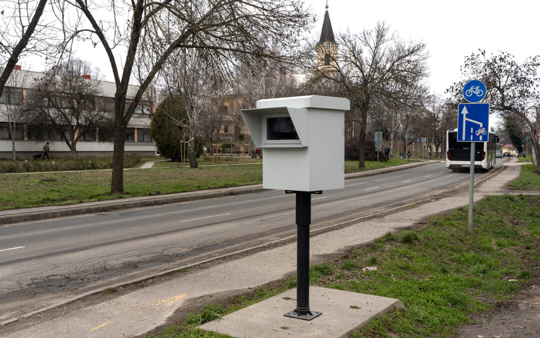 Új radaros traffipax a magyar utakon – Trafiboxban fixen telepítve!